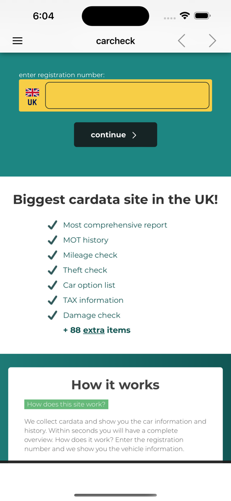 Interfaz de la aplicación MOT Check UK para el registro del vehículo e informes de historial.
