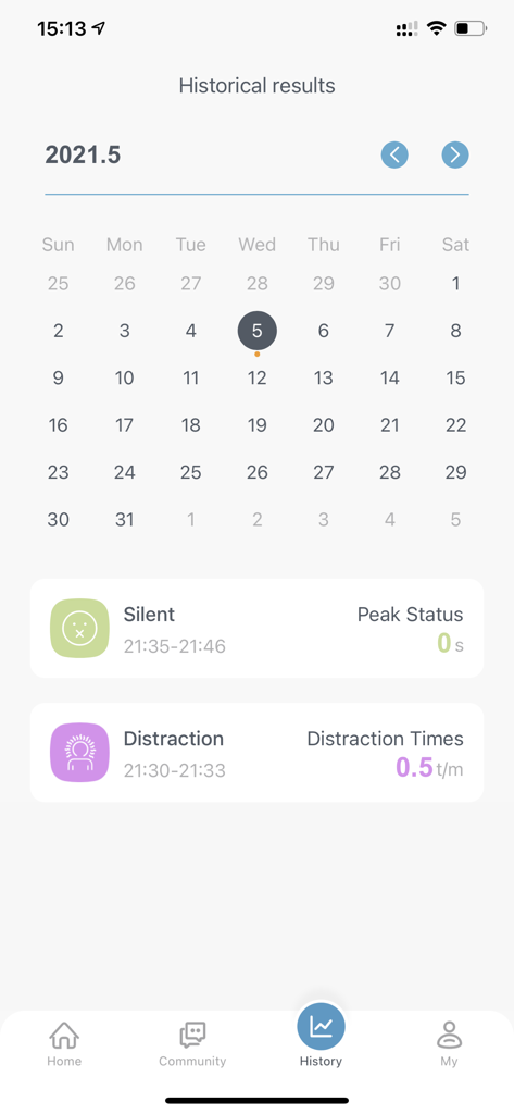 BrainLink Tune - Historical performance report in BrainLink Tune showing a calendar and brainwave data summaries for silence and distraction
