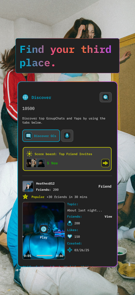 GroupChats - Pantalla de descubrimiento de la aplicación GroupChats con el lema 'Encuentra tu tercer lugar' y destacados de la comunidad