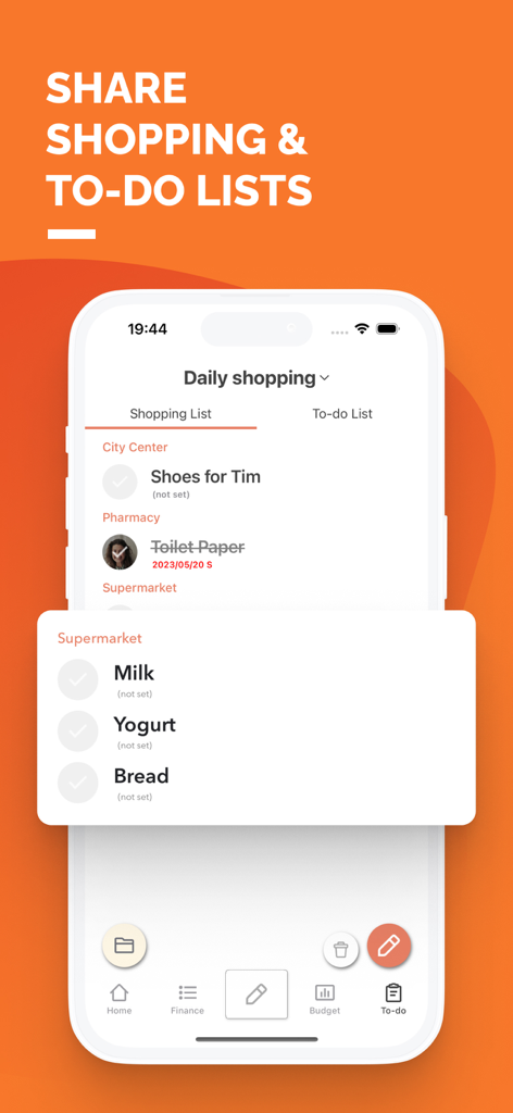 Sharerooアプリのインターフェース。牛乳やパンなどの食料品アイテムを含む共有ショッピングリストを表示。
