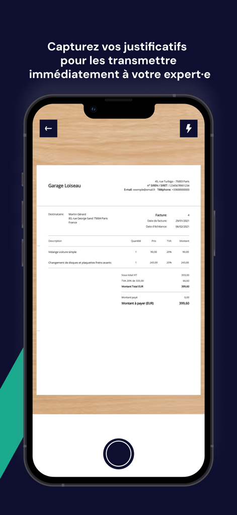 Smartphone screen showing the document capture feature of the RYDGE Conseil app with an invoice