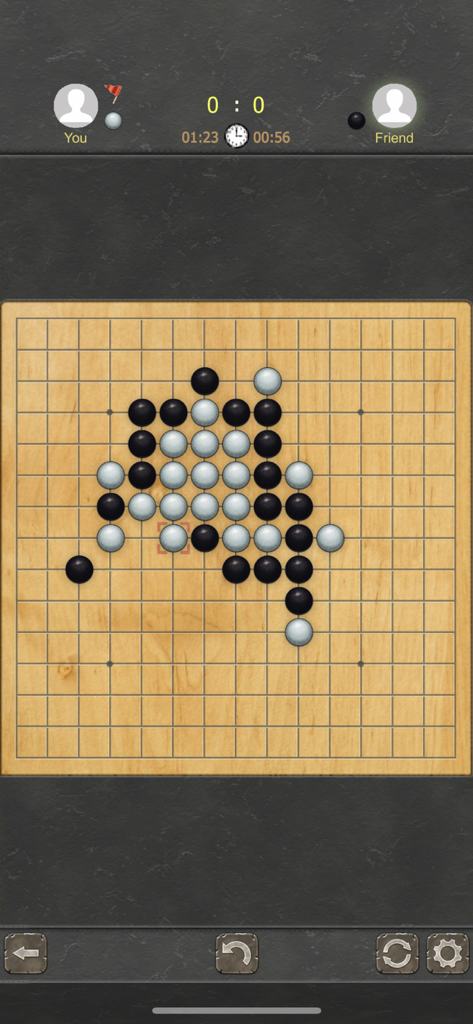 Gomoku Online - Best Caro - A match of Gomoku Online with black and white stones on a wooden board