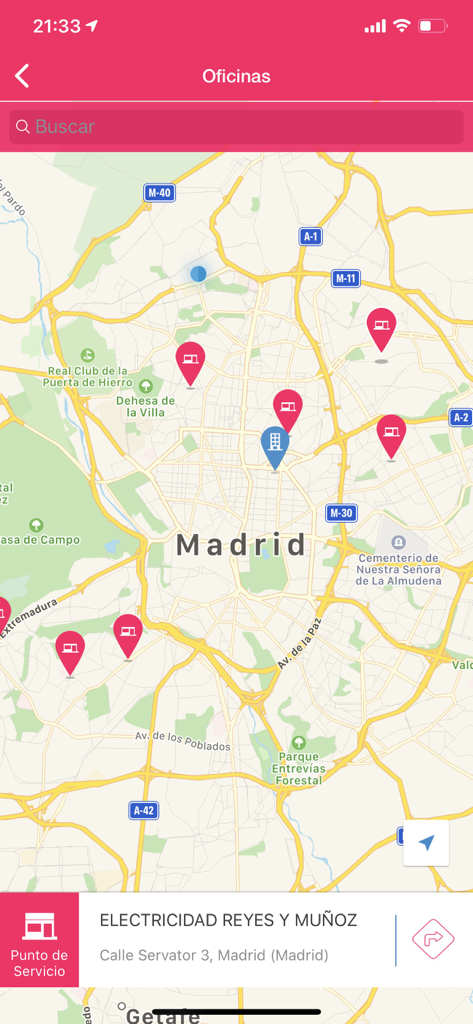 Mapa de la aplicación móvil Energía XXI que muestra puntos de servicio y ubicaciones de oficinas en Madrid, España