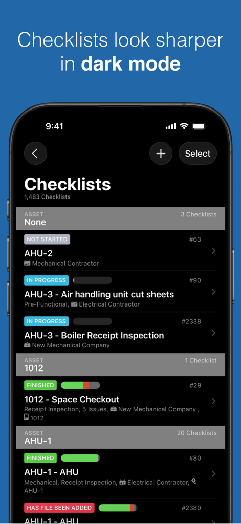 AHU-2 및 AHU-3와 같은 다양한 자산 상태를 보여주는 다크 모드의 CxAlloy TQ 앱 체크리스트를 표시하는 스마트폰 화면.