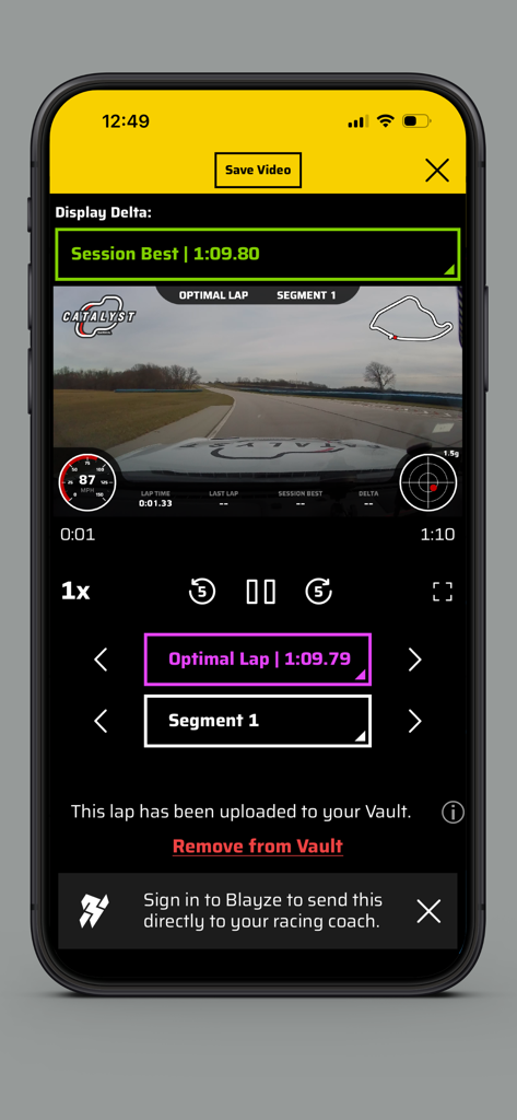 Garmin Catalyst™ - Interface de l'application Garmin Catalyst montrant une vidéo de course avec télémétrie du temps au tour et métriques de performance
