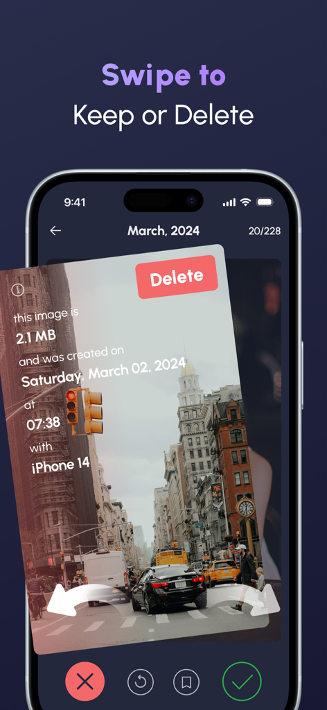 Pantalla de iPhone que muestra la función de deslizar para conservar o eliminar fotos de la aplicación Magic Cleaner para optimizar el almacenamiento.