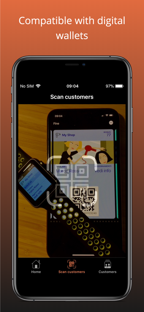 Ein iPhone, das die PassFacile-App verwendet, um einen QR-Code von einer digitalen Treuekarte auf einem anderen Smartphone und einer Apple Watch zu scannen.