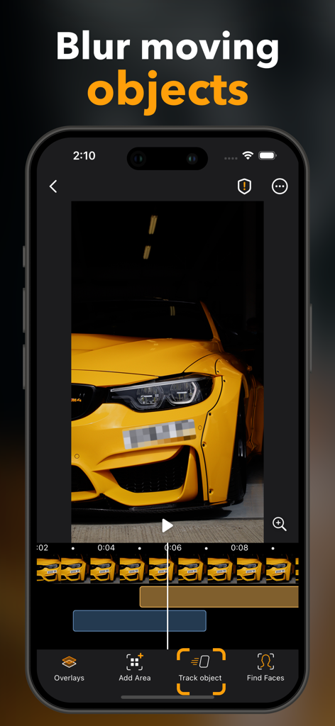 Blur Video & Photo -AI Pix App - Interfaz de smartphone de Pix App difuminando la matrícula de un coche amarillo en un video usando seguimiento de objetos con IA