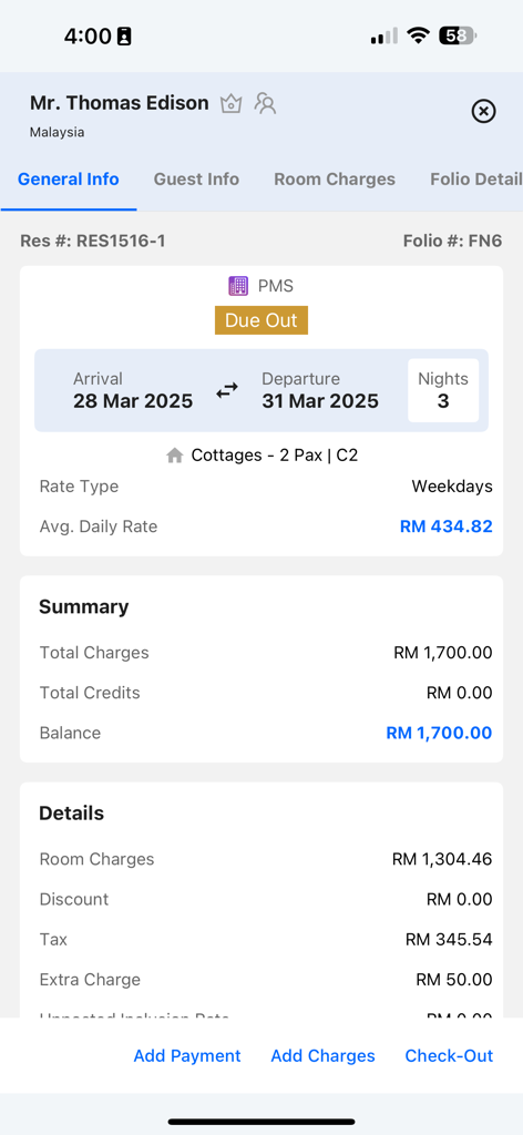 Mobile Benutzeroberfläche mit einer Zusammenfassung der Gästereservierung mit Buchungsdaten und einer detaillierten Aufschlüsselung der Kosten