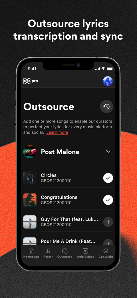 Interfaccia dell'app mobile Musixmatch Pro che mostra la funzione di outsourcing per la trascrizione e sincronizzazione dei testi
