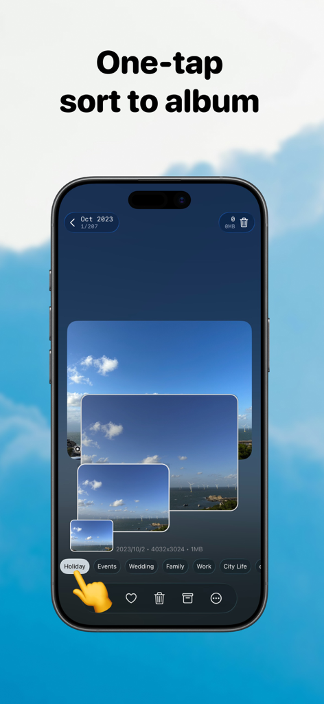 한 번의 탭으로 사진을 앨범으로 분류하는 ByePhotos 앱 인터페이스를 보여주는 스마트폰 화면