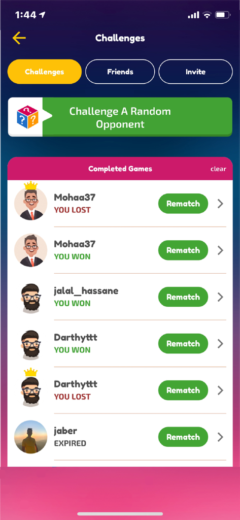 Play and Win -Win Cash Prizes! - Play and Winトリビアアプリのスクリーンショット。他のプレイヤーとの完了したゲームのリストが表示され、勝敗ステータスと再戦オプションがあります。