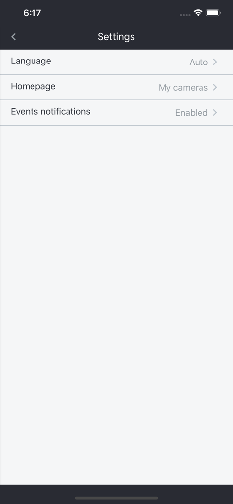 Flussonic Watcher - 言語、ホームページ、イベント通知のオプションを示すFlussonic Watcherモバイルアプリの設定画面。