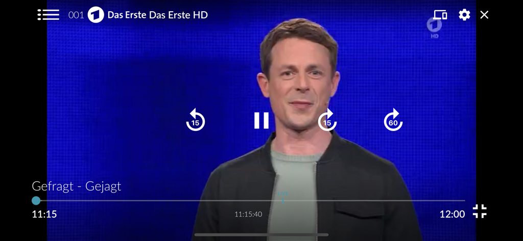 Eltrona TV+ - Captura de pantalla del reproductor móvil de Eltrona TV plus mostrando un programa en vivo y controles de reproducción