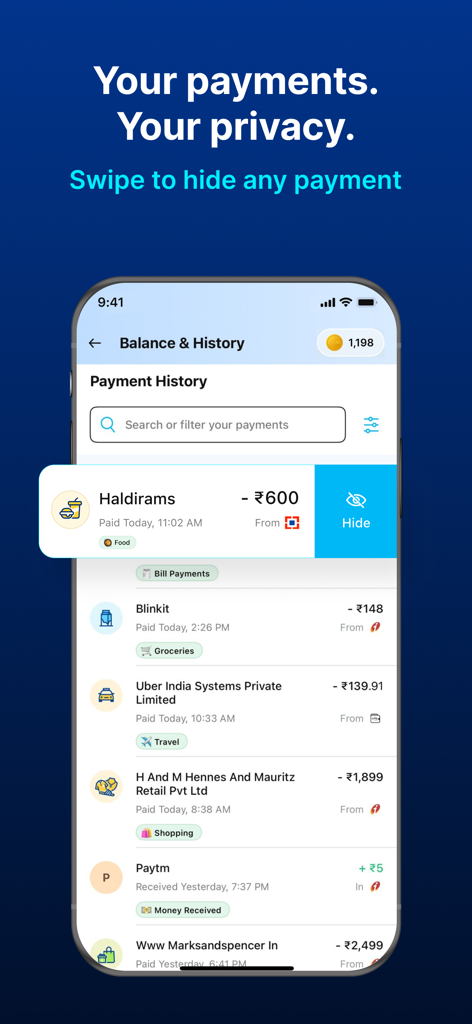 Interfaz de la aplicación Paytm que muestra la pantalla de Saldo e Historial con un gesto de deslizamiento para ocultar una transacción de pago.