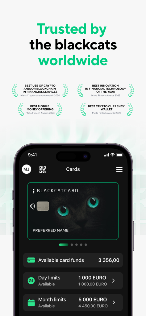 Interface da aplicação fintech móvel Blackcat exibindo um cartão digital com um design de gato e prémios da indústria