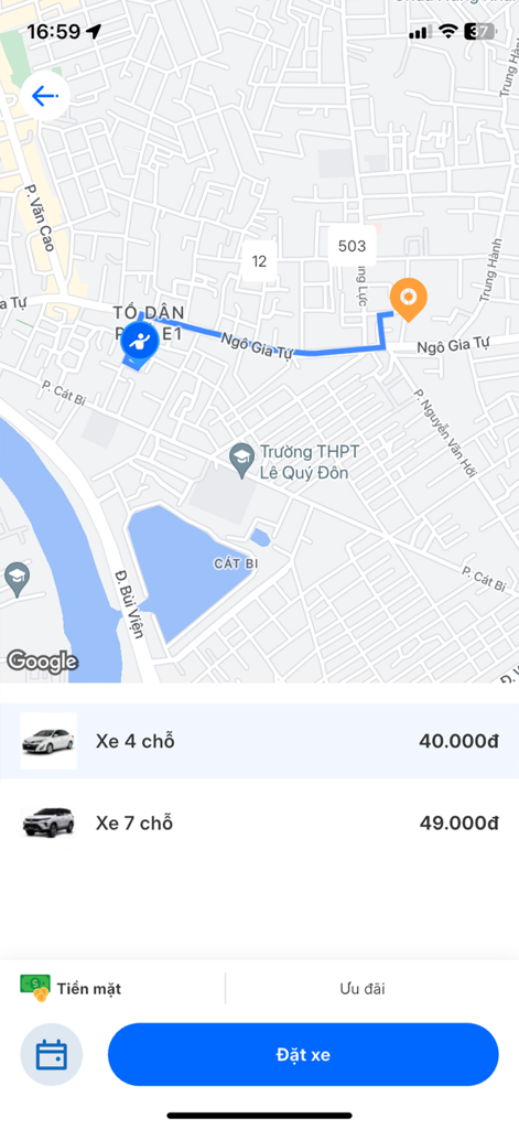 TaDi taxi app booking interface showing a map route and car selection options in Vietnamese