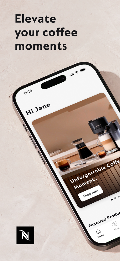 Nespresso Store - Nespresso Storeアプリのホーム画面がiPhoneに表示されており、コーヒーマシンとパーソナライズされた挨拶が表示されています。