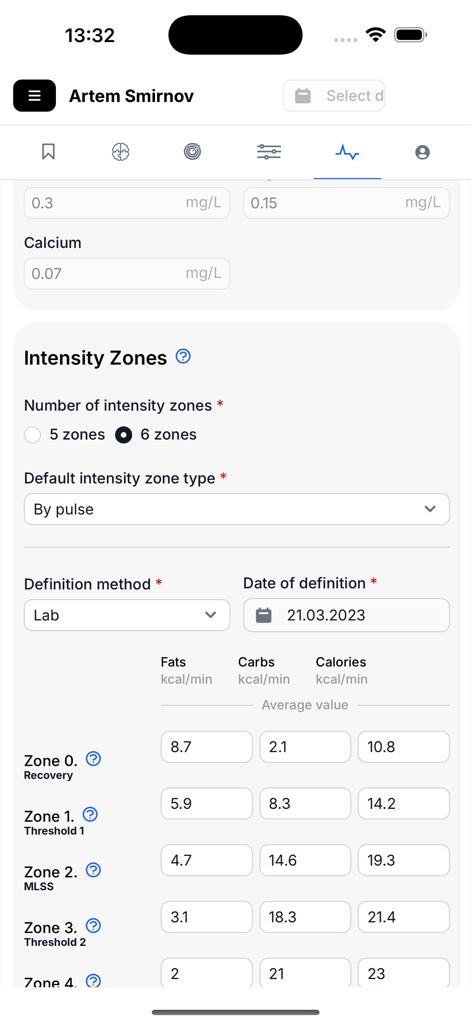 Training Endurance - Pantalla de configuración de zonas de intensidad que muestra datos metabólicos, incluidas las tasas de consumo de grasas y carbohidratos por zona