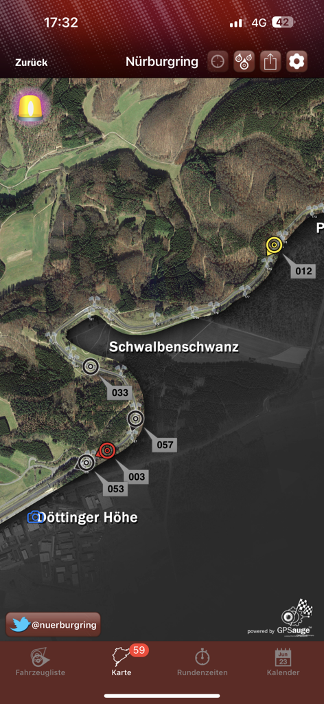 Racing App - Visualização de mapa de satélite do Racing App com posições de carros ao vivo na pista de corrida de Nürburgring.