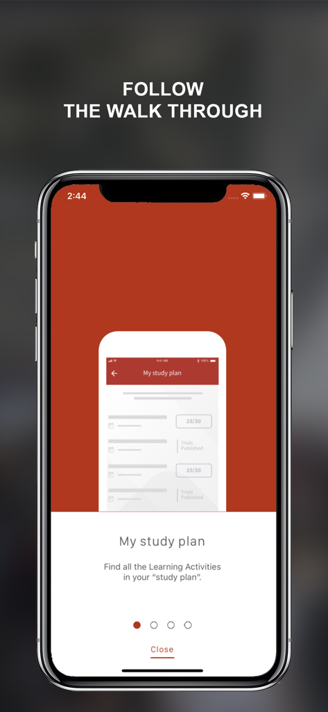 Captura de pantalla de la aplicación móvil myUniBo que muestra la pantalla de introducción del plan de estudios con una lista de actividades académicas y calificaciones.
