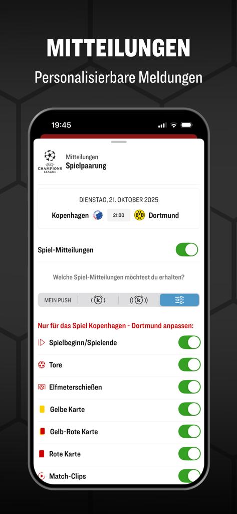 kicker Fußball News - Personalized soccer match alert settings in the kicker app interface showing options for goals and cards.