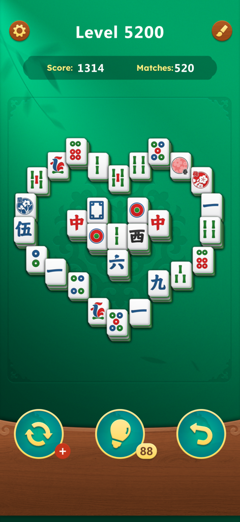 Mahjong Solitaire Card Games - Gameplay di Mahjong Solitaire che mostra tessere disposte a forma di cuore su uno sfondo verde.