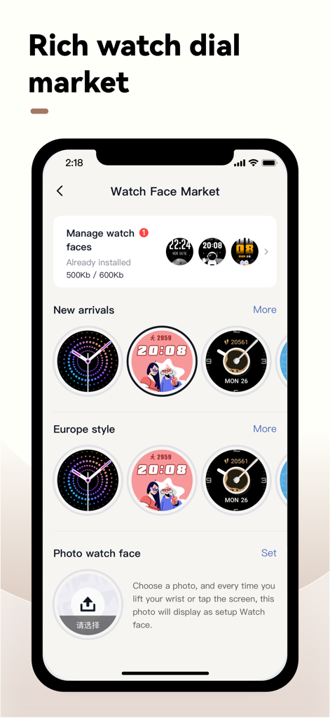 Fany fit - Pantalla de un smartphone mostrando el mercado de esferas de reloj de la aplicación Fany fit con varios diseños de diales analógicos y digitales.