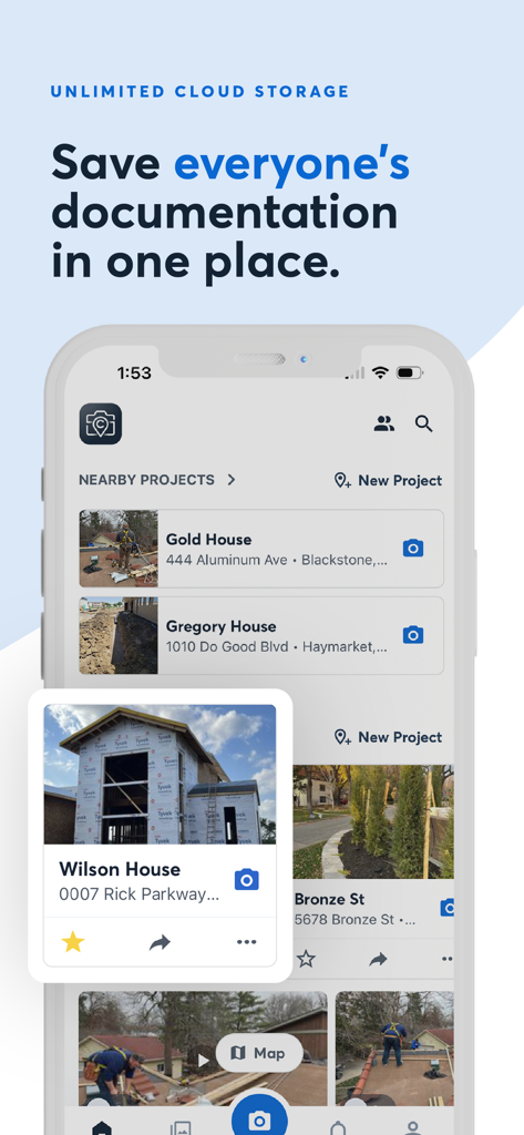 CompanyCam - Uno screenshot dell'interfaccia dell'app CompanyCam che mostra foto di progetti di costruzione e documentazione organizzati per posizione GPS