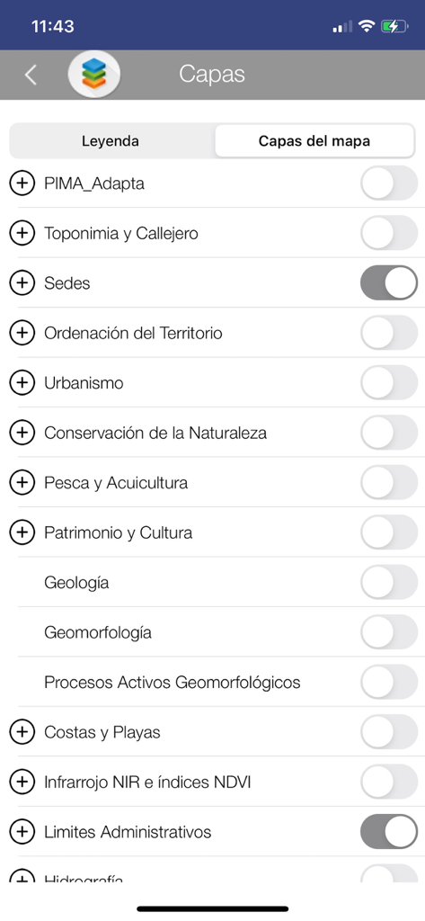 Mapas de Cantabria - Une interface mobile montrant une liste de couches thématiques sélectionnables, y compris la géologie, l'urbanisme et les limites administratives dans l'application Mapas de Cantabria.