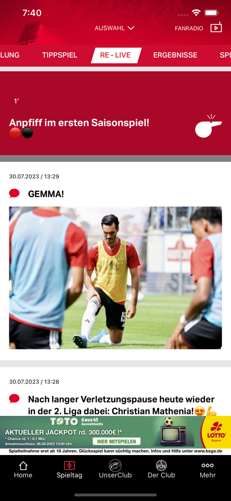 1. FCN - Captura de pantalla de la aplicación 1. FC Nuernberg mostrando un feed de noticias en vivo del día del partido con un jugador de fútbol entrenando