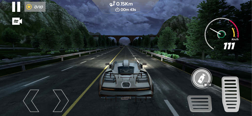 Traffic Car Racing Ultimate - Gameplay de Traffic Car Racing Ultimate mostrando um carro esportivo dirigindo em uma estrada à noite com indicadores de velocidade e nitro