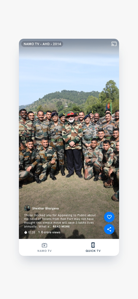 Narendra Modi - Narendra Modi en tenue militaire posant avec un groupe de soldats sur la fonctionnalité NaMo TV de l'application