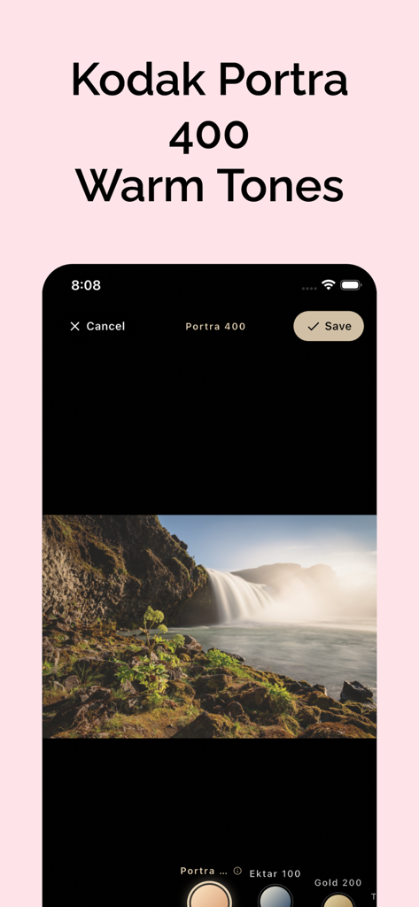 Film Camera - 底片風格相機 - Interfaz de la aplicación Film Camera mostrando un filtro de tono cálido Kodak Portra 400 aplicado a una fotografía escénica de una cascada.