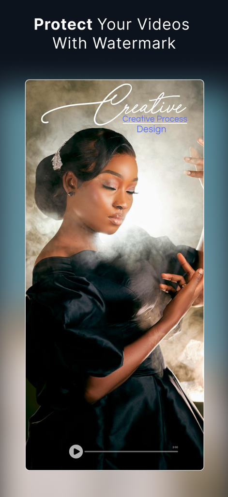 eZy Watermark Videos Lite - Ein Video einer Frau in einem schwarzen Kleid mit einer stilisierten Signatur-Wasserzeichen, das von der App angewendet wurde