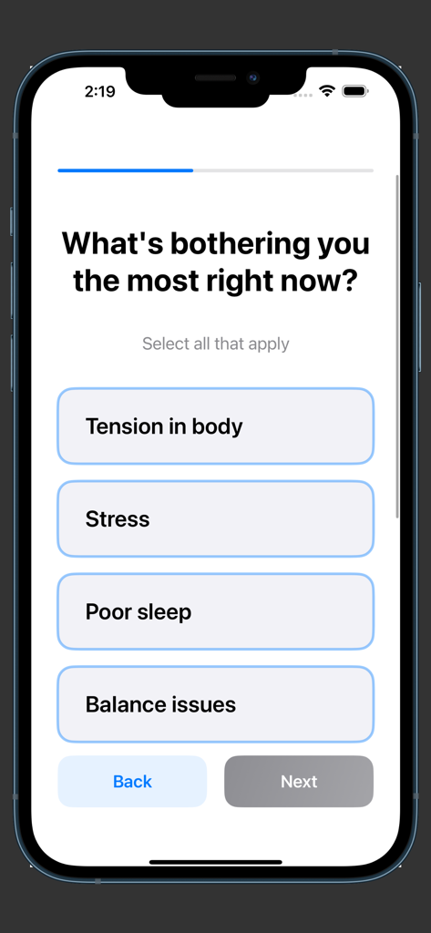 Chair Exercises Workouts - Écran d'accueil de l'application Yoga sur chaise demandant aux utilisateurs de sélectionner des problèmes de santé tels que la tension corporelle et les problèmes d'équilibre.