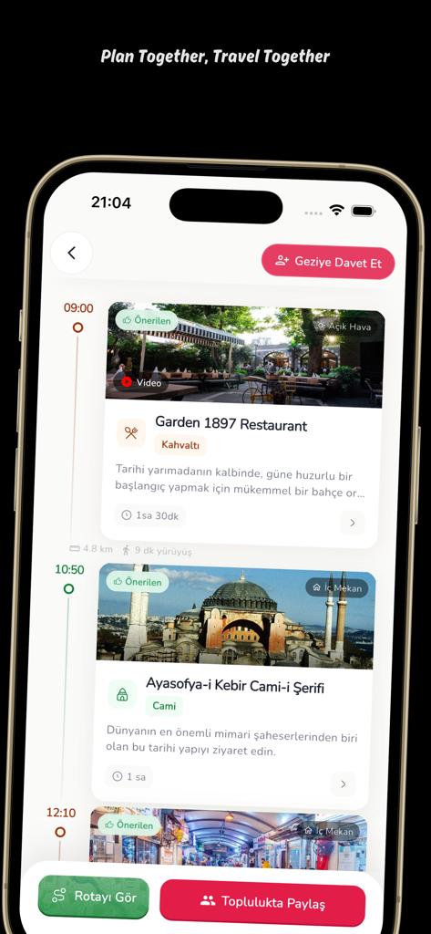 Next Trip: AI Trip Planner - Un itinerario de viaje colaborativo dentro de la aplicación Next Trip que muestra horarios diarios detallados con fotos e información de ubicación