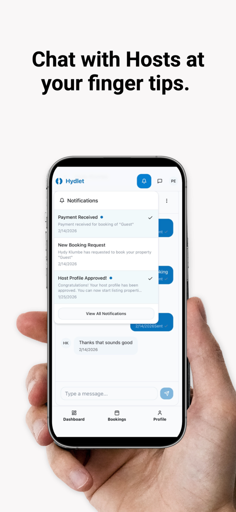 Hydlet - Interfaz de chat dentro de la aplicación de Hydlet que muestra mensajes del anfitrión y notificaciones de reserva en un smartphone.