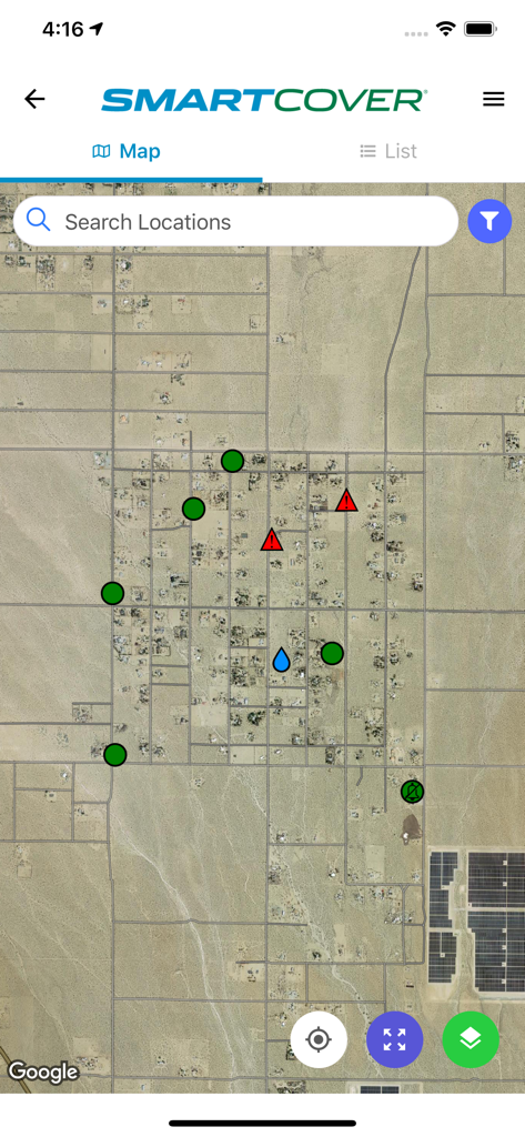 SmartCover - Interfaz de la aplicación SmartCover que muestra un mapa satelital en tiempo real de ubicaciones de monitorización de infraestructura con iconos de estado