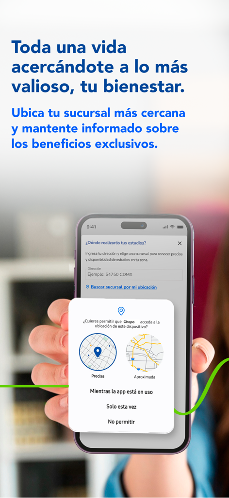 Pantalla de smartphone que muestra la solicitud de permiso de ubicación para encontrar sucursales de laboratorio médico Chopo.