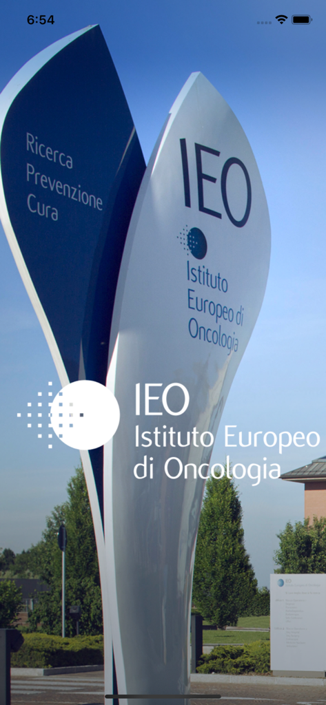 Schermata iniziale dell'app My IEO con il logo dell'Istituto Europeo di Oncologia e il cartello del campus