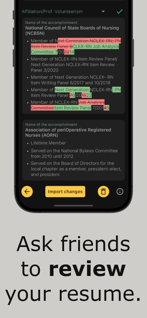 AI Resume Writer Genius: Resji - Interfaz de la aplicación Resji que muestra la función 'Pedir a los amigos que revisen tu currículum' con ediciones resaltadas.