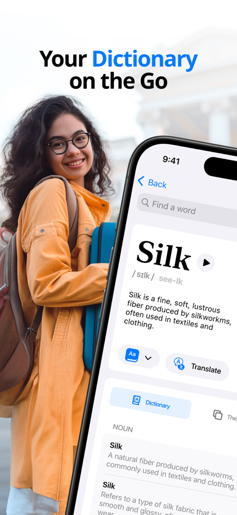 Una estudiante joven con una mochila junto a la pantalla de un smartphone que muestra la palabra silk en la aplicación Dictionary Air