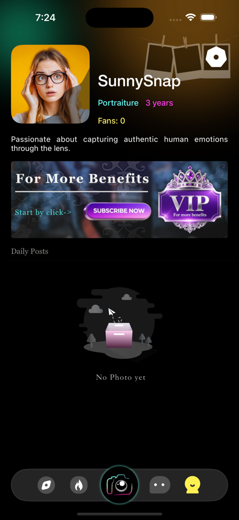 Una pagina del profilo utente sull'app Fotzy con una biografia personale e una promozione dell'abbonamento VIP