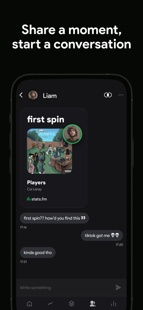 stats.fm for Spotify Music App - Interfaz de la aplicación stats.fm mostrando a usuarios compartiendo música e iniciando conversaciones en un chat