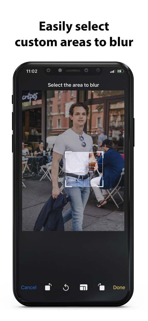 Blur Face in Photos - 사진에서 사용자 지정 영역을 흐리게 처리하여 개인 정보를 보호하는 수동 선택 도구를 보여주는 스마트폰 화면