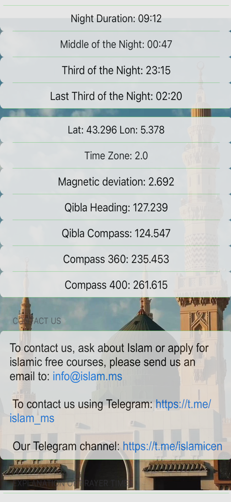 Capture d'écran de l'application Islam.ms affichant les calculs de durée de la nuit et des informations détaillées sur la boussole Qibla sur fond de mosquée.
