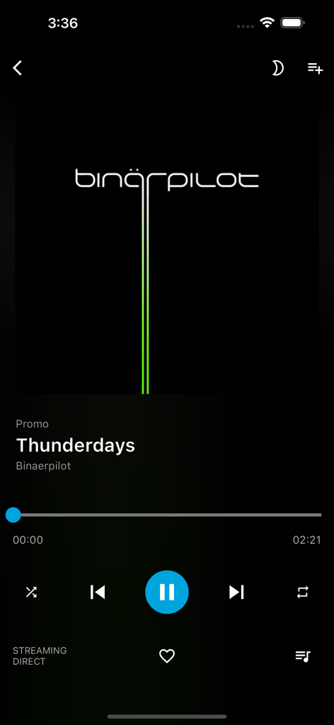 Interfaz de la aplicación móvil Finamp mostrando la pantalla de reproducción con información de la canción y controles de reproducción