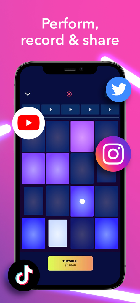 Un smartphone mostrando la interfaz de drum pads de Beat Maker Go rodeada de iconos de redes sociales para compartir música