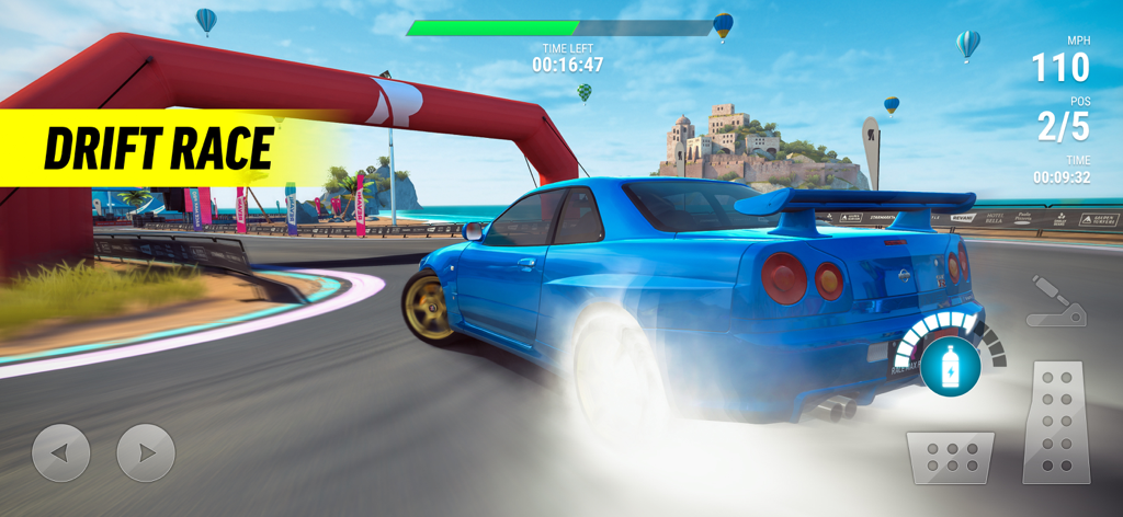 Race Max Pro - Car Racing Game - Un Nissan Skyline R34 azul derrapando en una pista costera soleada en Race Max Pro.